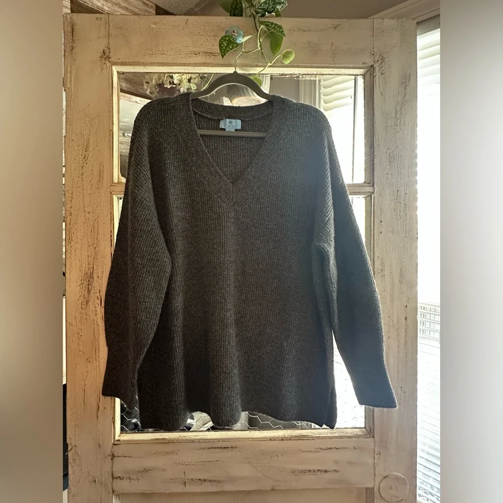 CeCe | Grey Ribbed V-Neck Sweater